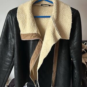 Faux sued puffy jacket from autum temperature in very good condition.